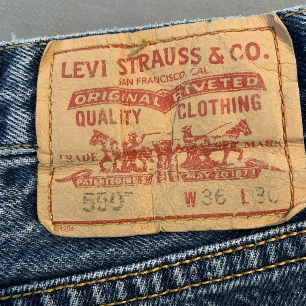 Levis 550 Jeans Mens 35x29 Blue Relaxed Fit‎ Tapered Leg Denim Distressed Pants